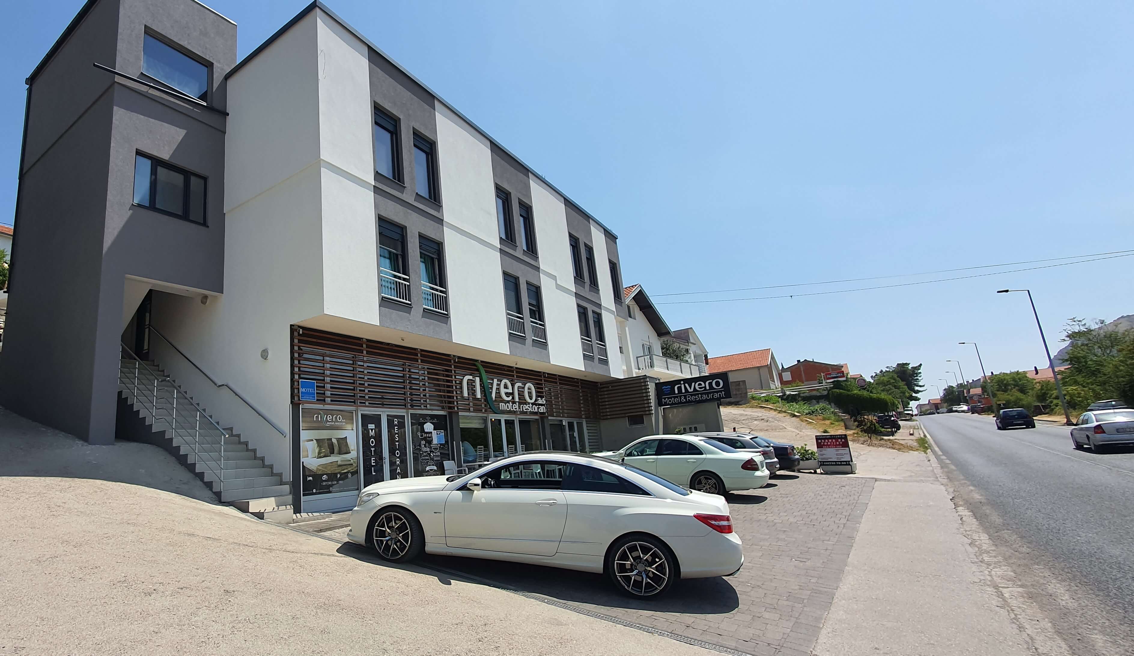 Hotel Rivero sunny day